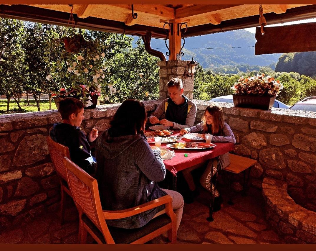Holiday Bungalows & Food Πλαβ Εξωτερικό φωτογραφία