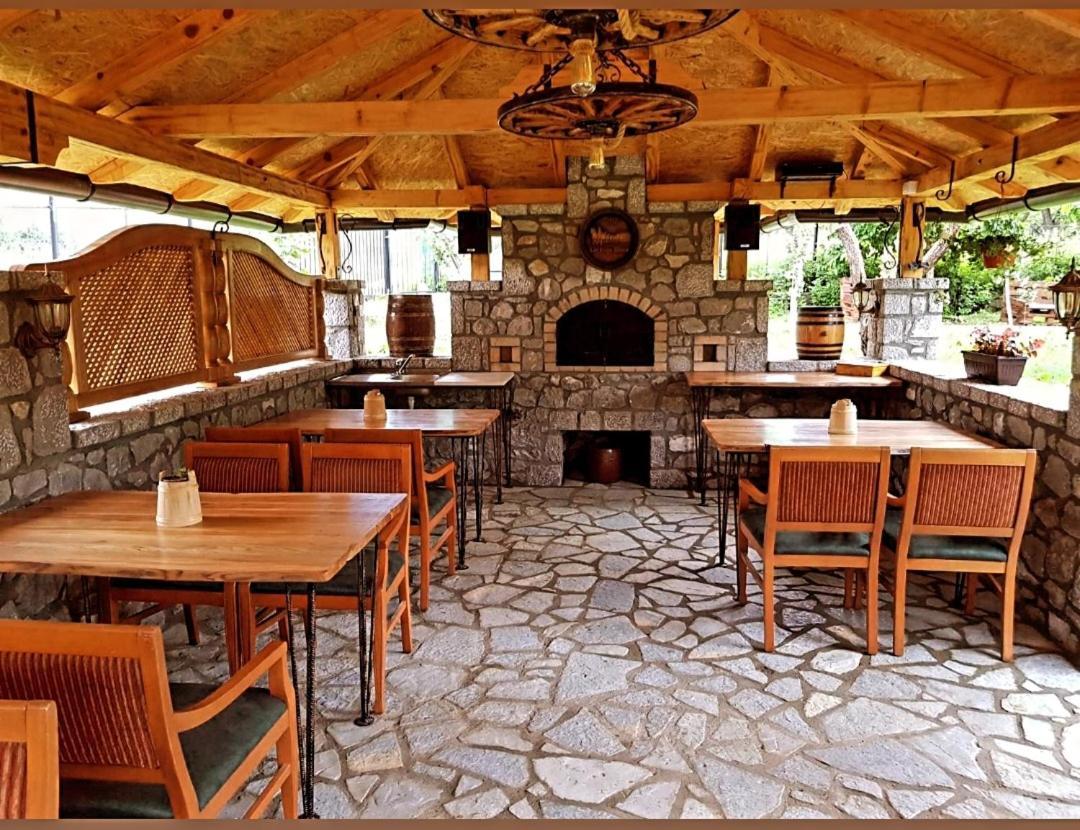 Holiday Bungalows & Food Πλαβ Εξωτερικό φωτογραφία